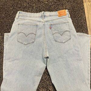 New Levi’s 721